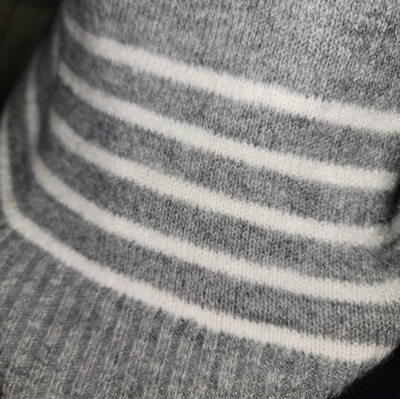 DKNY Sweater Size L Gray/Off White - Picture 6 of 8